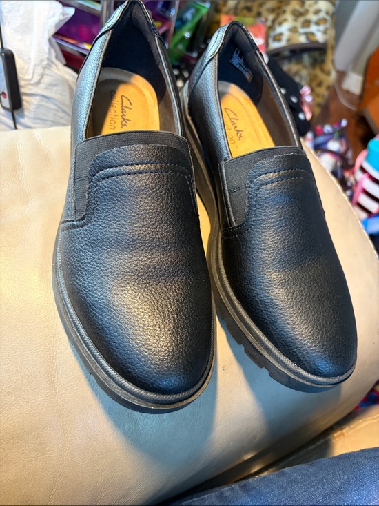 Clarks Shoes - Clarks Women’s Black Leather Slip-On Loafers Size 8.5.  Exc Condition!